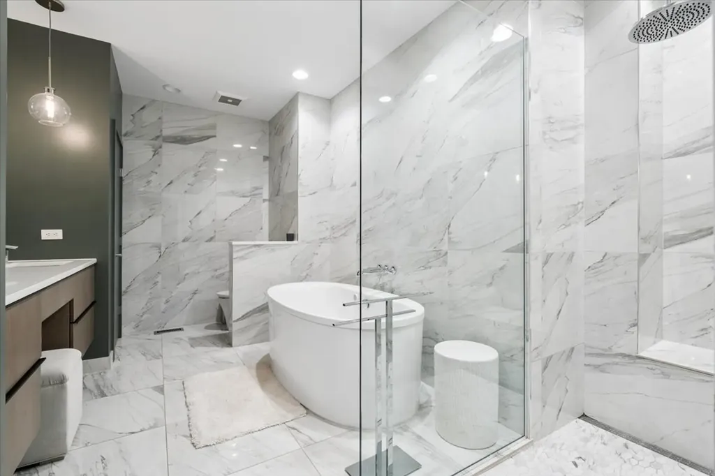 1212 North Hoyne Avenue Chicago IL 60622