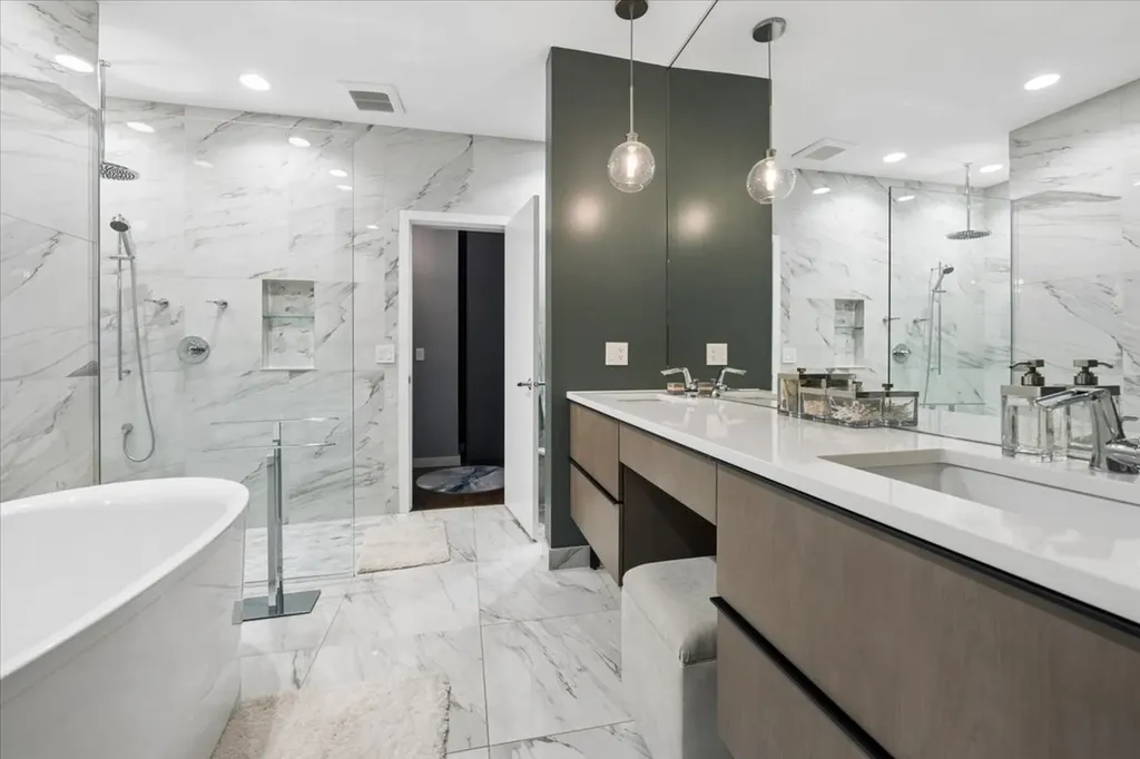 1212 North Hoyne Avenue Chicago IL 60622