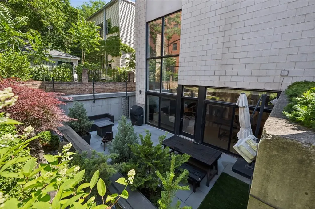 1212 North Hoyne Avenue Chicago IL 60622