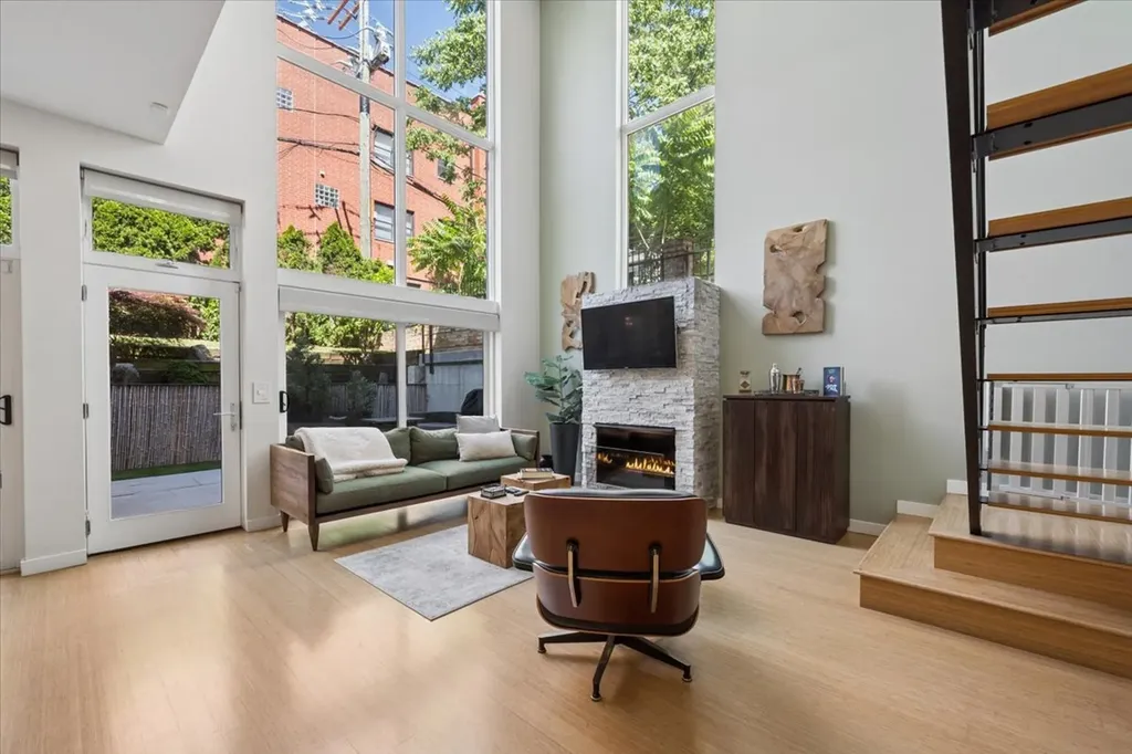 1212 North Hoyne Avenue Chicago IL 60622