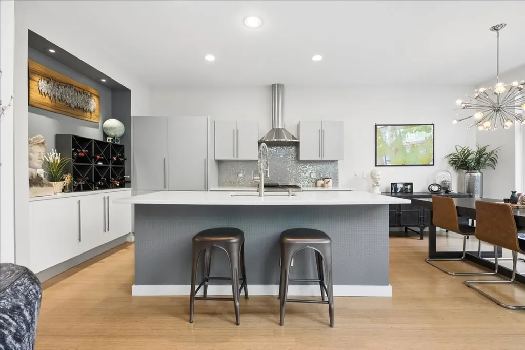 1212 North Hoyne Avenue Chicago IL 60622