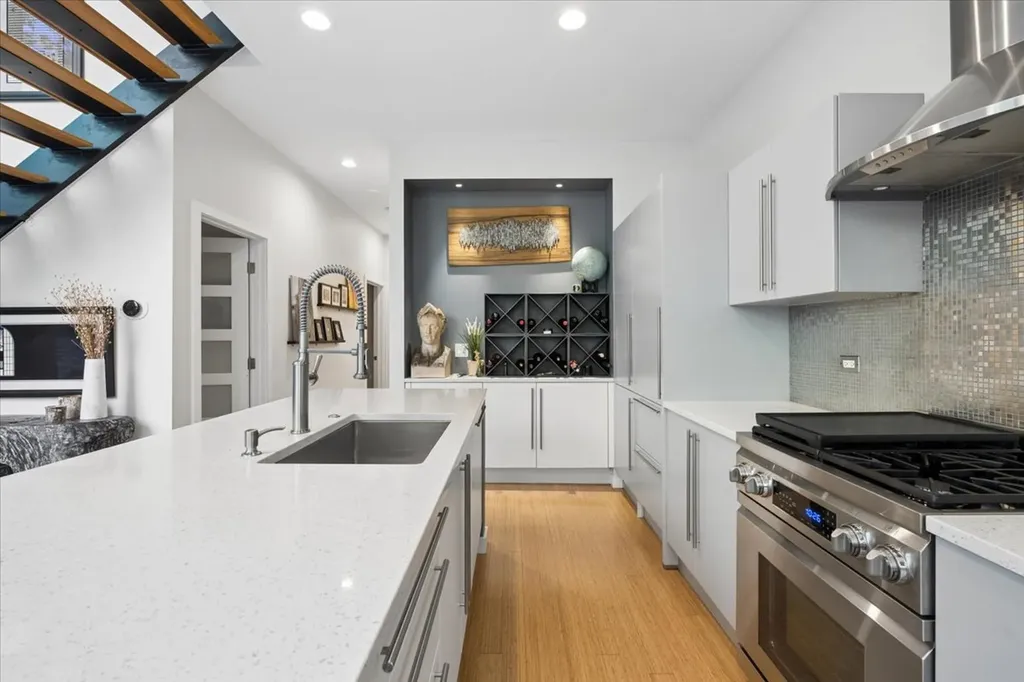1212 North Hoyne Avenue Chicago IL 60622