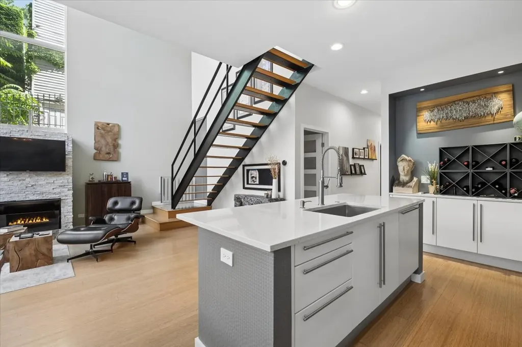 1212 North Hoyne Avenue Chicago IL 60622