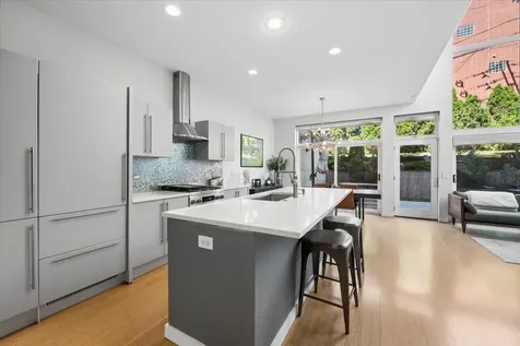 1212 North Hoyne Avenue Chicago IL 60622