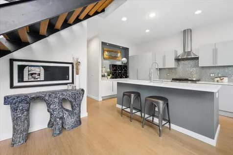 1212 North Hoyne Avenue Chicago IL 60622