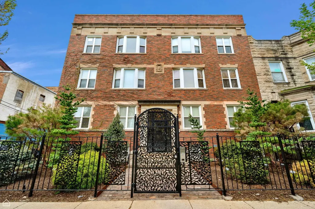 4240 South Calumet Avenue Chicago IL 60653