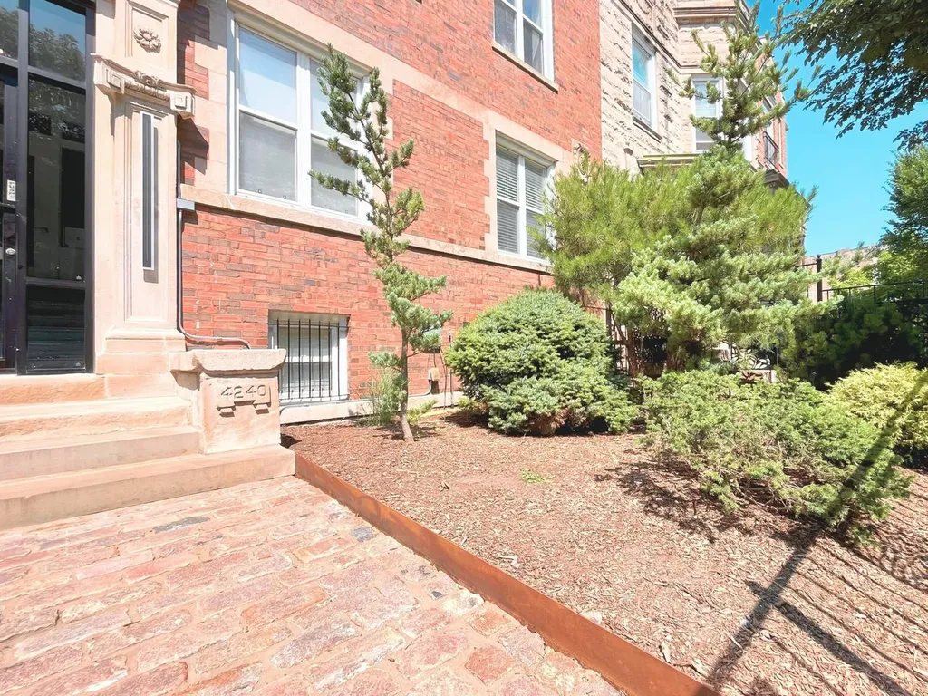 4240 South Calumet Avenue Chicago IL 60653