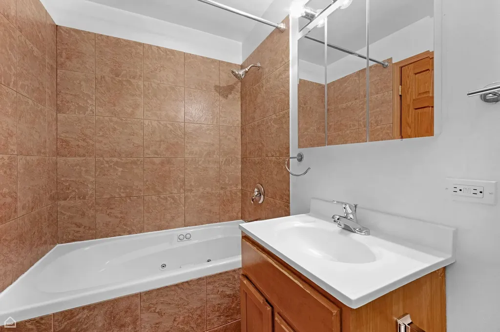 4240 South Calumet Avenue Chicago IL 60653