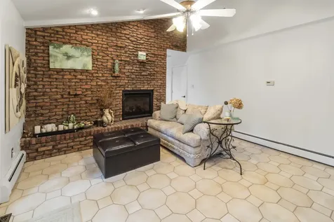 415 North Shepherd Hill Lane Mchenry IL 60050