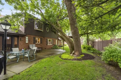 415 North Shepherd Hill Lane Mchenry IL 60050
