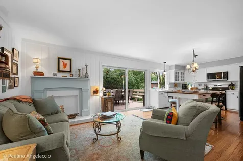1102 North Pepper Tree Drive Palatine IL 60067
