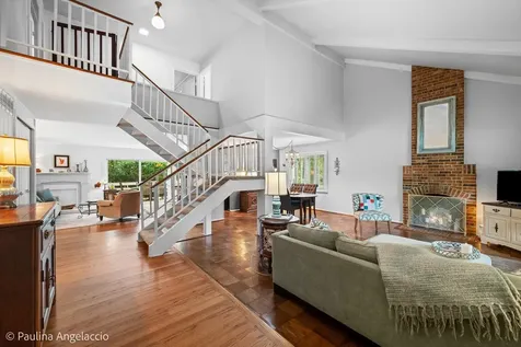 1102 North Pepper Tree Drive Palatine IL 60067