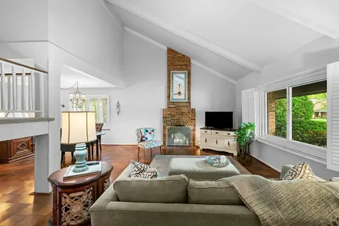 1102 North Pepper Tree Drive Palatine IL 60067