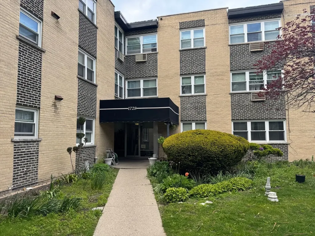 1728 West Farwell Avenue Chicago IL 60626