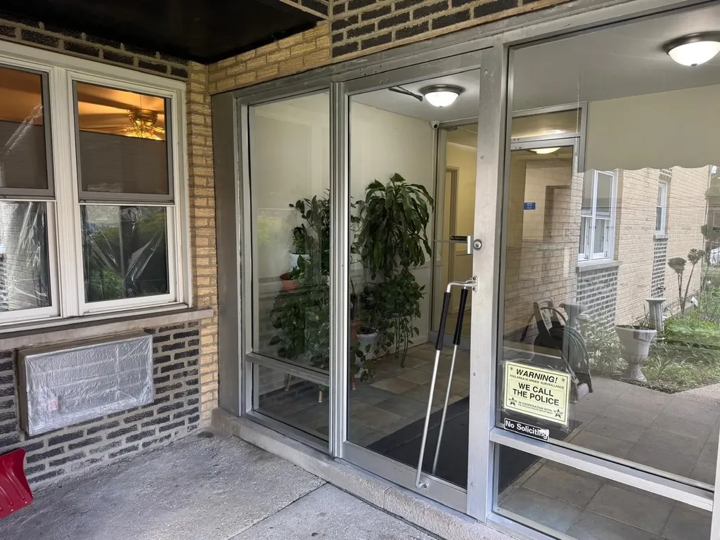 1728 West Farwell Avenue Chicago IL 60626