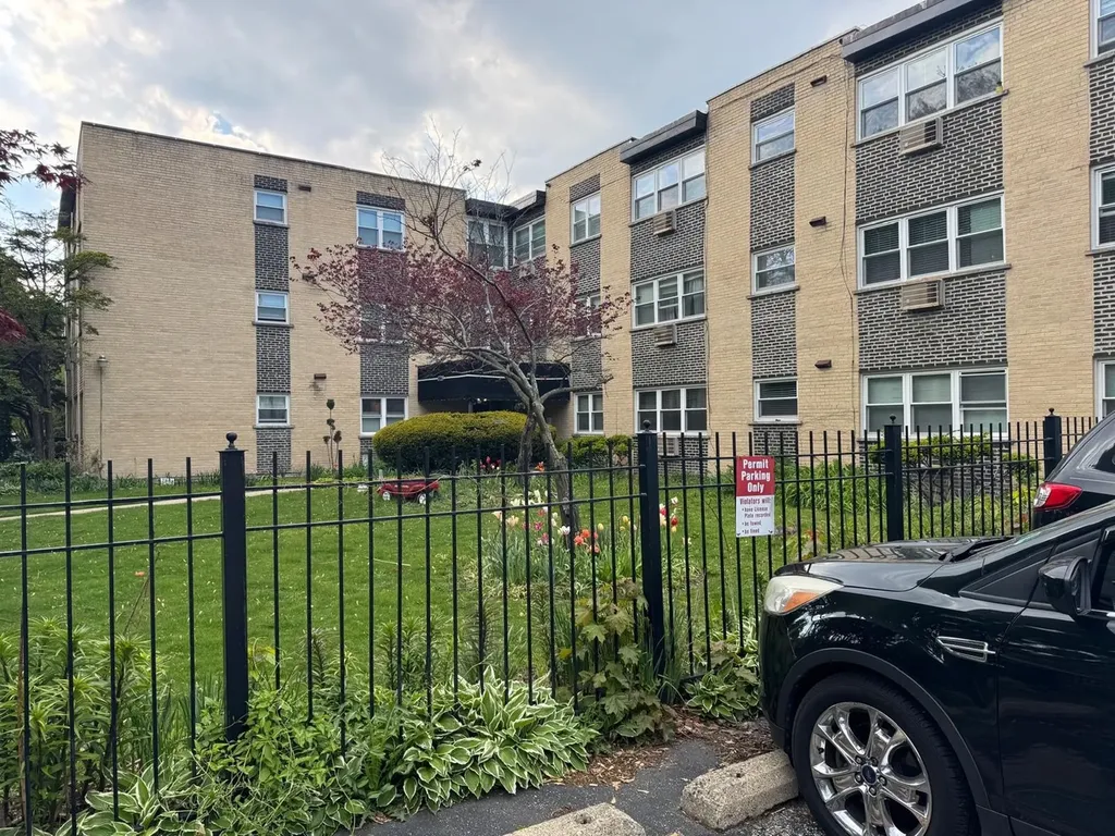 1728 West Farwell Avenue Chicago IL 60626