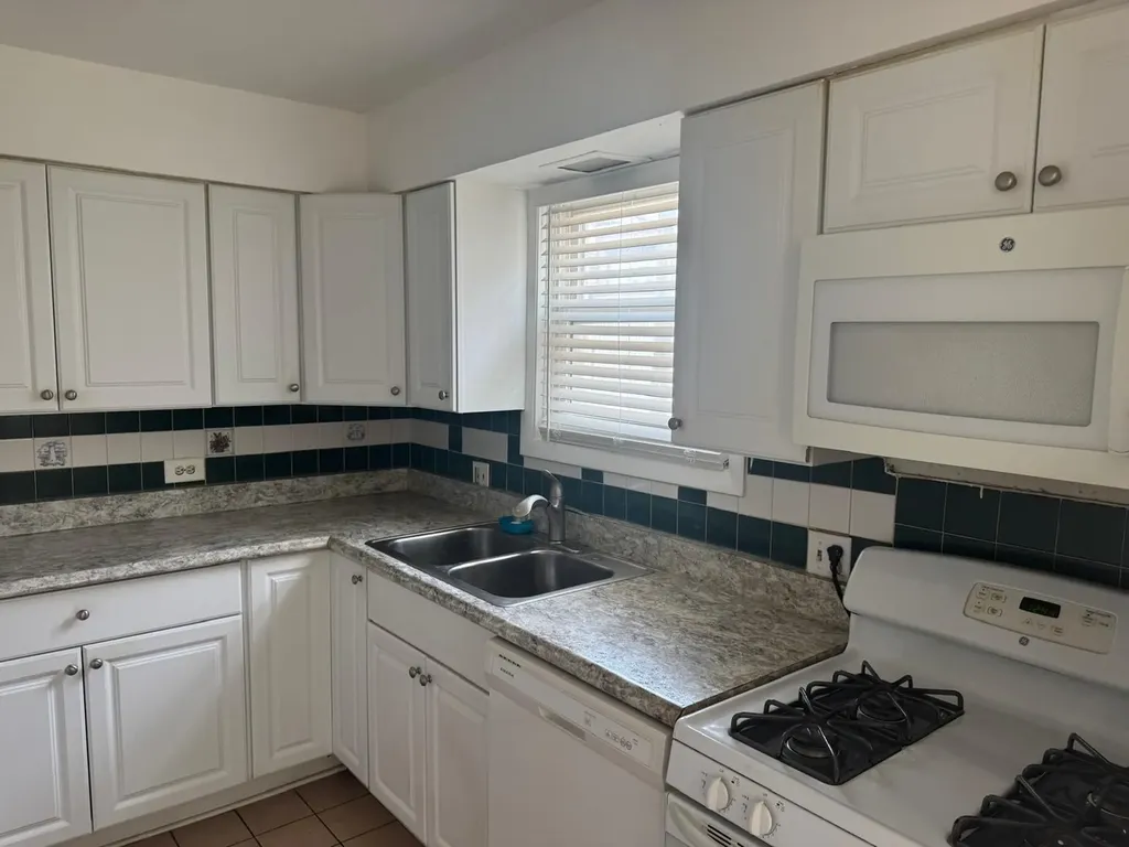 1728 West Farwell Avenue Chicago IL 60626