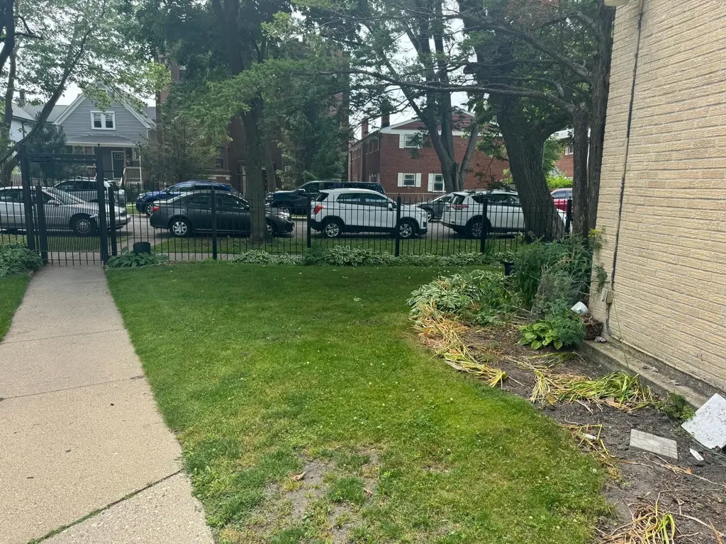 1728 West Farwell Avenue Chicago IL 60626