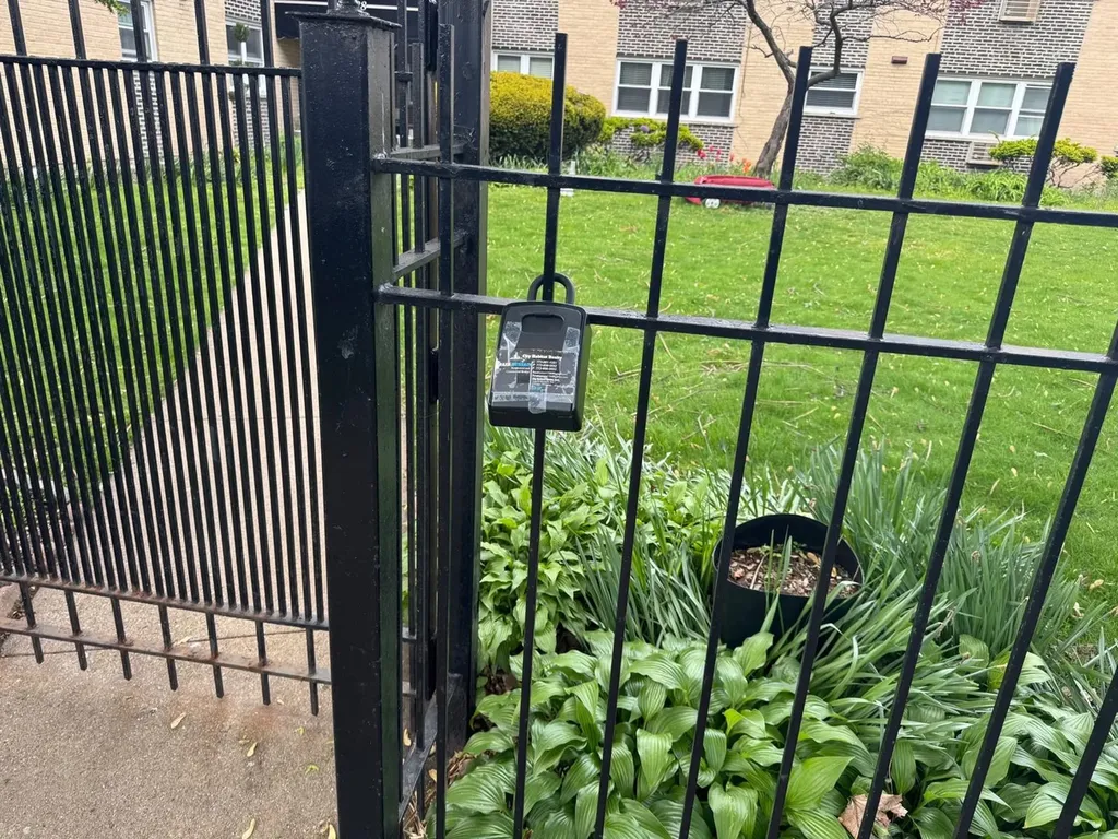 1728 West Farwell Avenue Chicago IL 60626