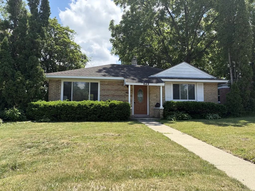 649 East Rockland Road Libertyville IL 60048