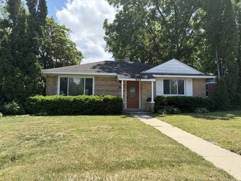 649 East Rockland Road Libertyville IL 60048