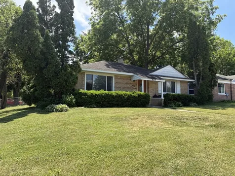 649 East Rockland Road Libertyville IL 60048