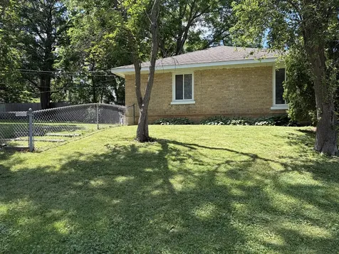 649 East Rockland Road Libertyville IL 60048