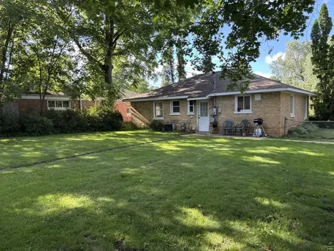 649 East Rockland Road Libertyville IL 60048