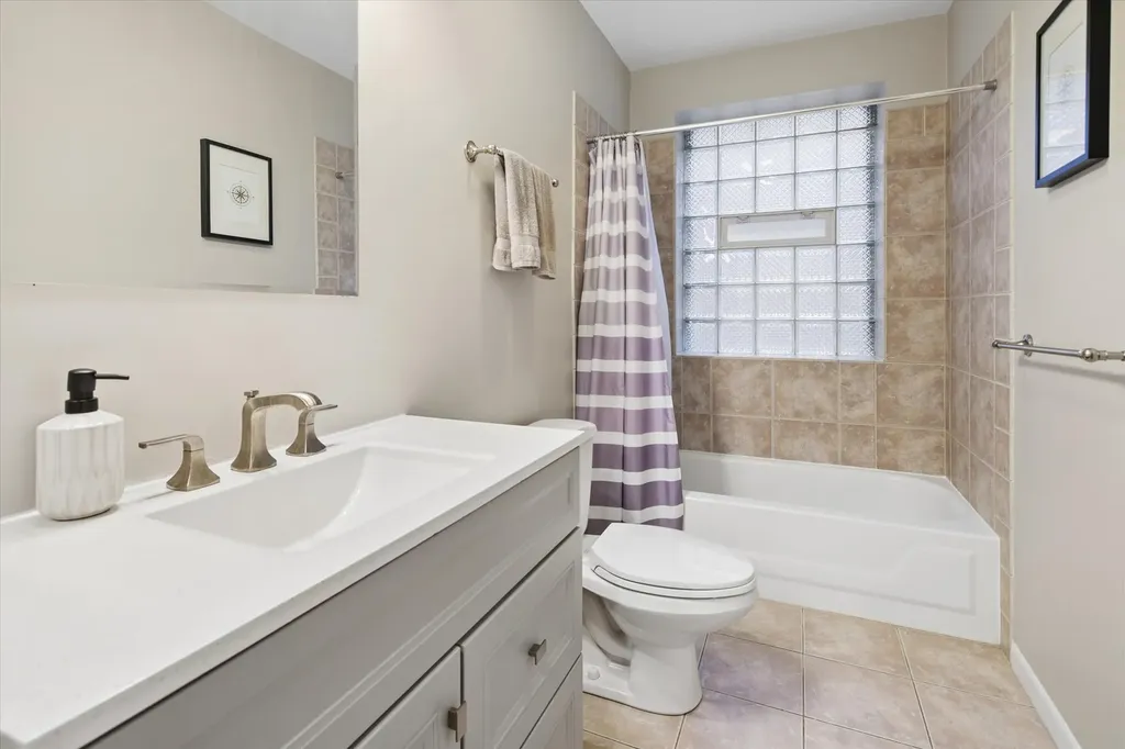 4748 North Magnolia Avenue Chicago IL 60640