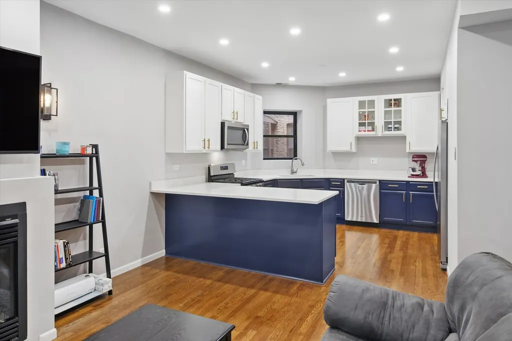 4748 North Magnolia Avenue Chicago IL 60640
