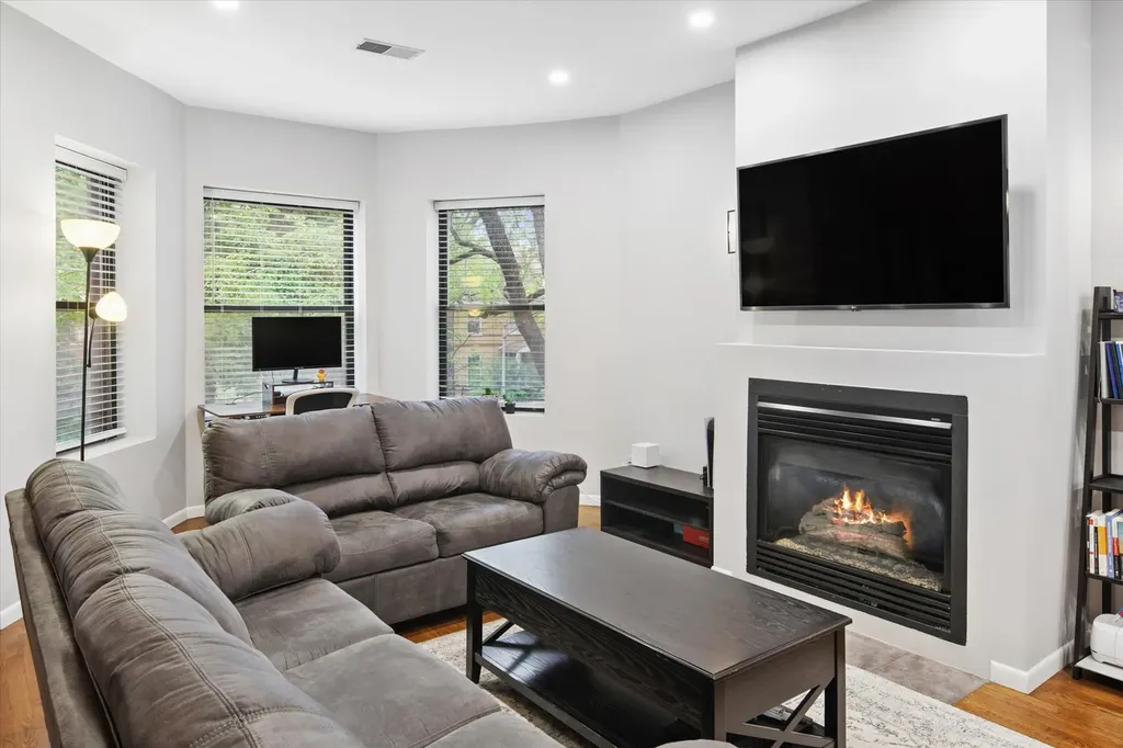 4748 North Magnolia Avenue Chicago IL 60640