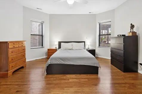 4748 North Magnolia Avenue Chicago IL 60640