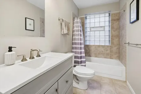 4748 North Magnolia Avenue Chicago IL 60640