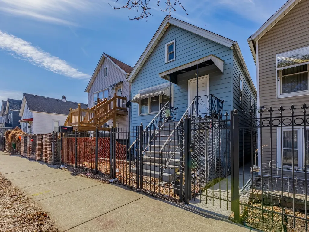 4722 South Ada Street Chicago IL 60609
