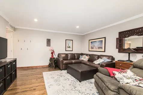 2005 East Cayuga Lane Mount Prospect IL 60056