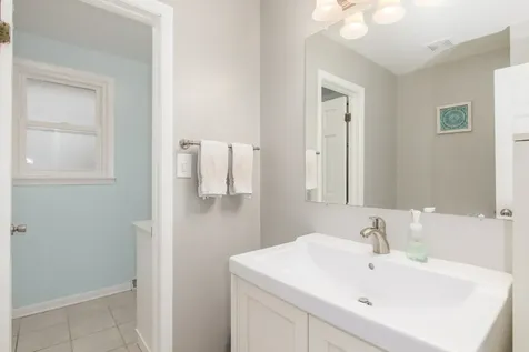 2005 East Cayuga Lane Mount Prospect IL 60056