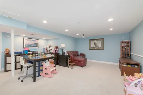 2005 East Cayuga Lane Mount Prospect IL 60056