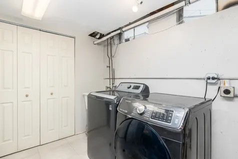 2005 East Cayuga Lane Mount Prospect IL 60056