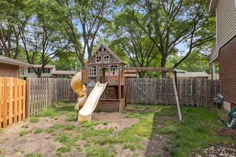 2005 East Cayuga Lane Mount Prospect IL 60056
