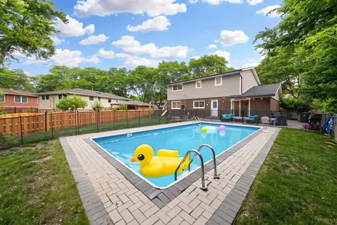 2005 East Cayuga Lane Mount Prospect IL 60056