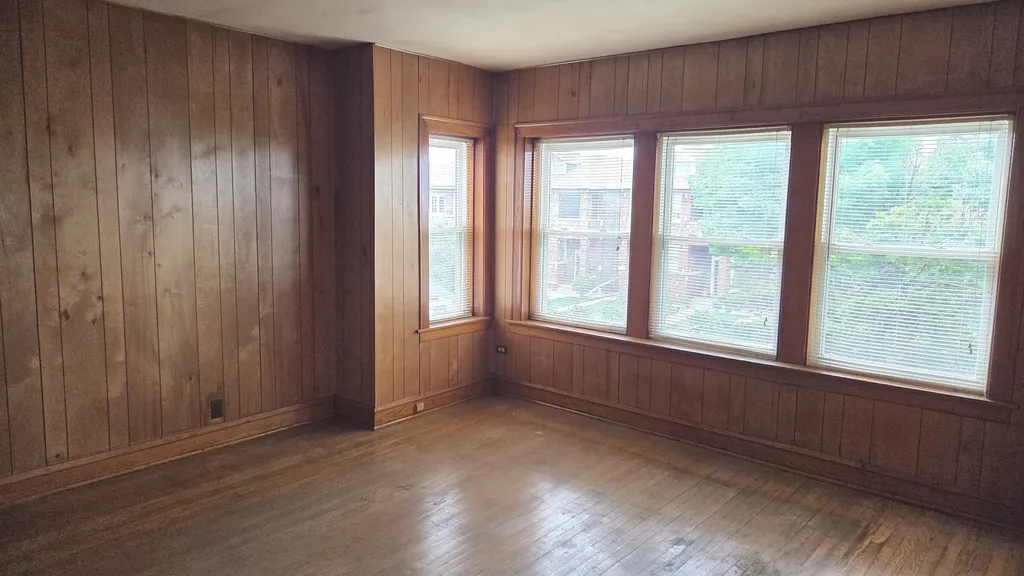 4307 South Sawyer Avenue Chicago IL 60632