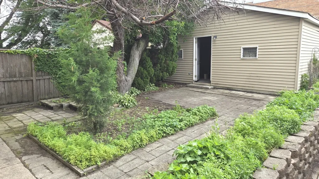 4307 South Sawyer Avenue Chicago IL 60632