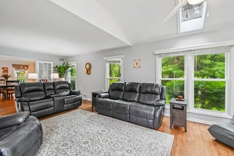 5N630 Leslie Court St. Charles IL 60175