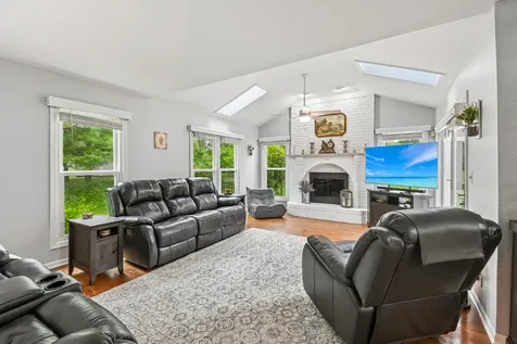 5N630 Leslie Court St. Charles IL 60175