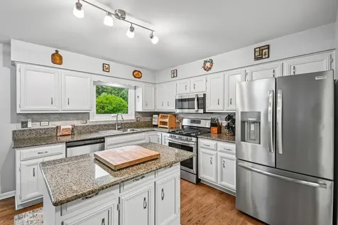 5N630 Leslie Court St. Charles IL 60175