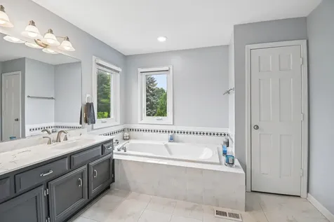 5N630 Leslie Court St. Charles IL 60175