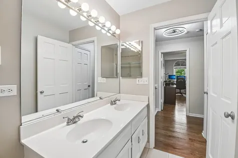 5N630 Leslie Court St. Charles IL 60175