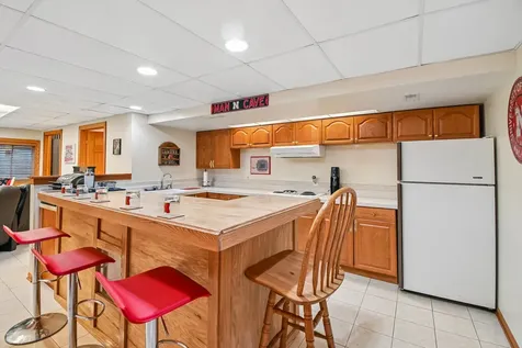 5N630 Leslie Court St. Charles IL 60175