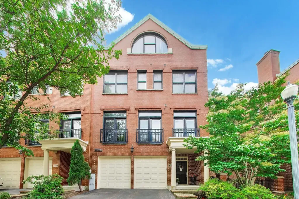 1850 Admiral Court Glenview IL 60026