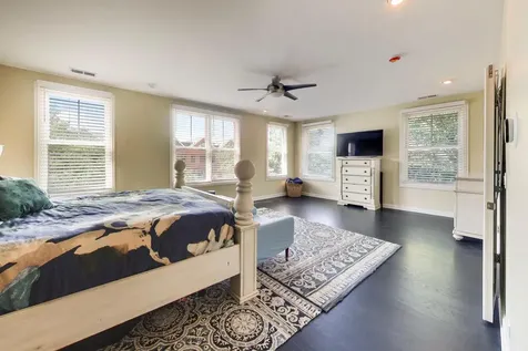 1850 Admiral Court Glenview IL 60026